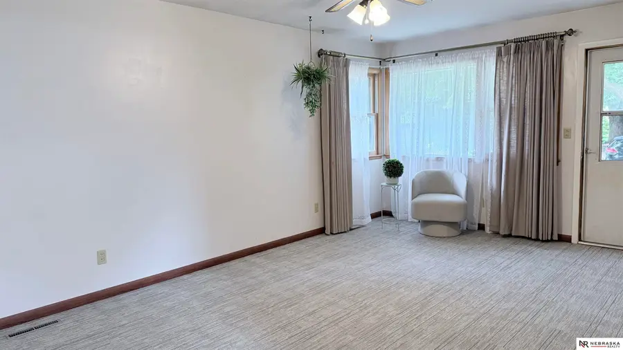 325 Orcutt Avenue E, Lincoln, NE 68504 - #3