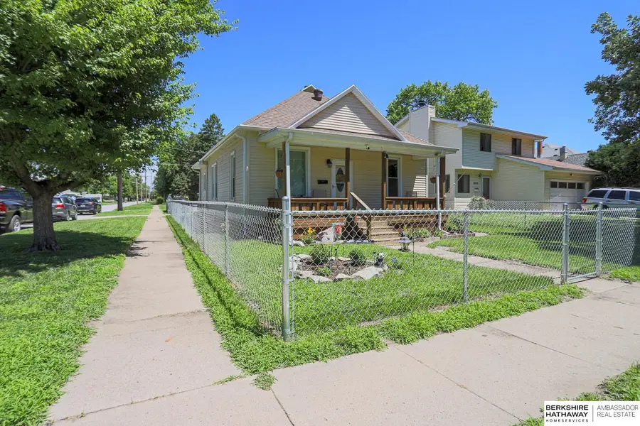 2830 Ave D Avenue, Council Bluffs, IA 51501 - #2