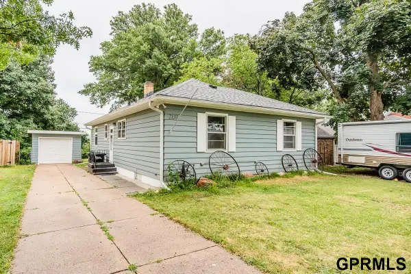 2131 S 38th Avenue, Omaha, NE 68105
