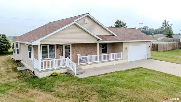 118 Snow Valley Circle, Palmyra, NE 68418