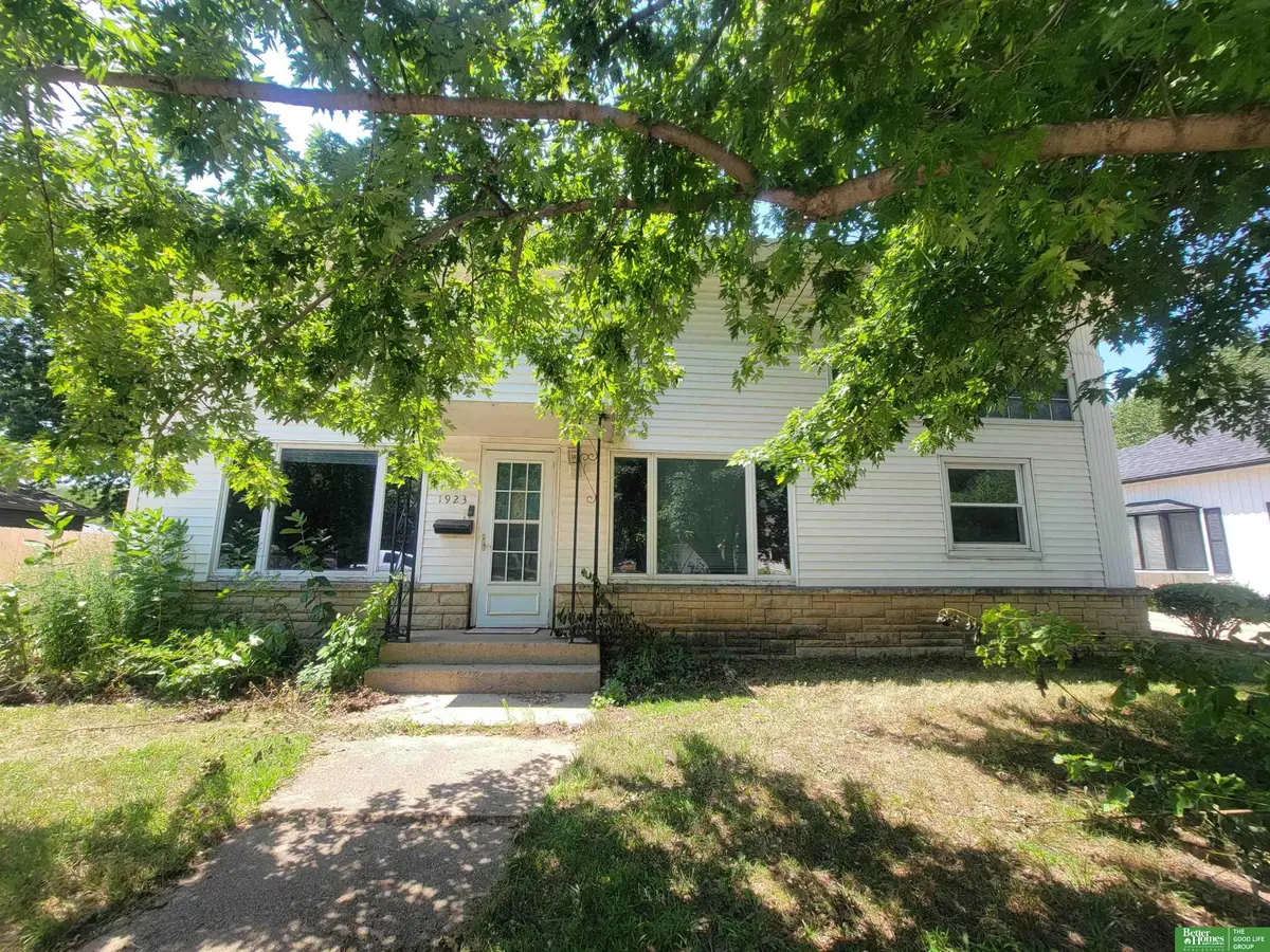 1923 N Nebraska Avenue, York, NE 68467 - #1