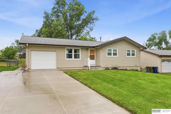 2213 Greensboro Avenue, Bellevue, NE 68008