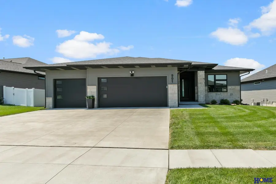 901 N 105th Street, Lincoln, NE 68527 - #2