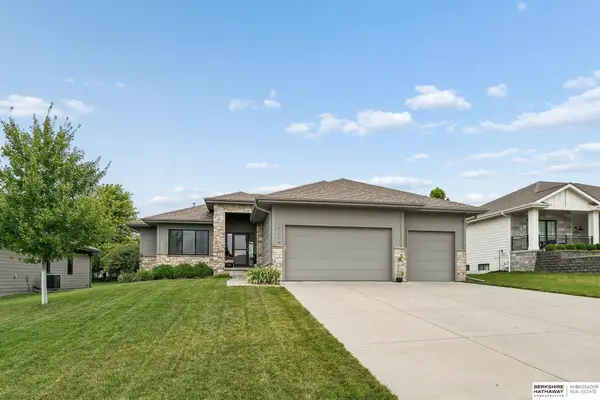 19266 Ruggles Circle, Omaha, NE 68022