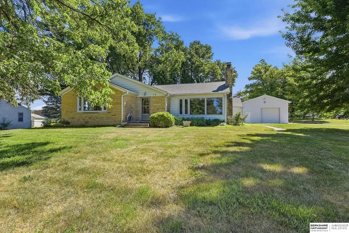 6102 Country Club Road, Omaha, NE 68152 - #1
