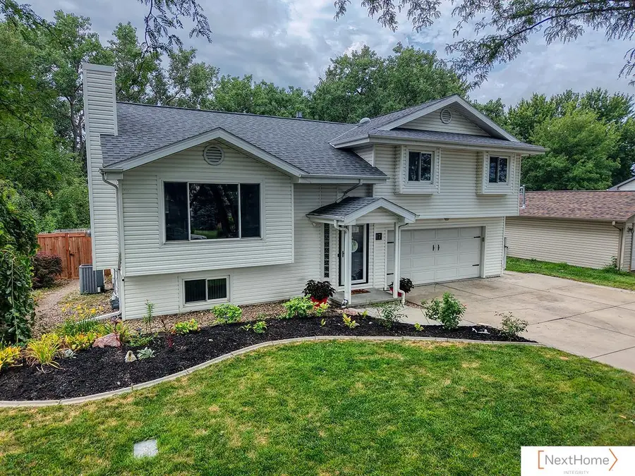 517 Lakeshore Drive, Lincoln, NE 68528 - #2
