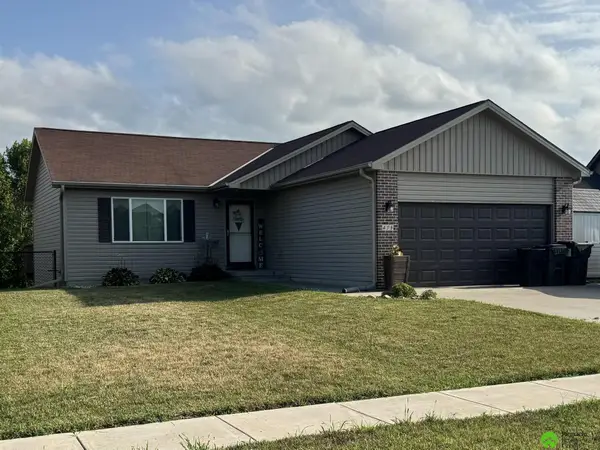 415 W 9 Street, Hickman, NE 68372