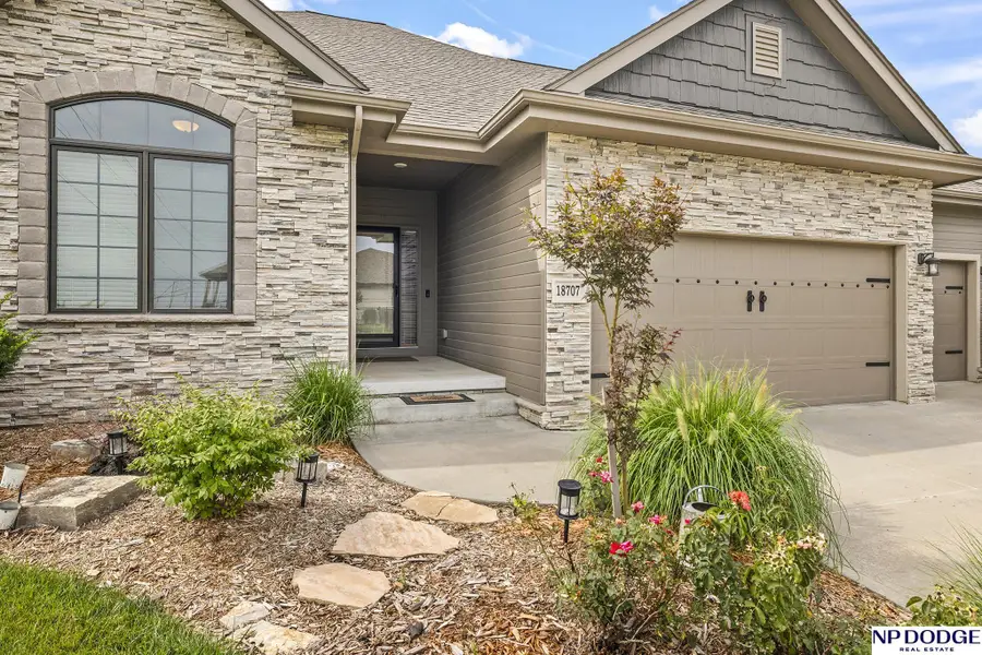 18707 Spaulding Street, Elkhorn, NE 68022 - #2