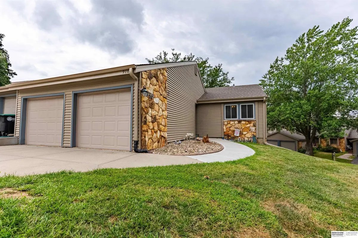 910 S 153rd Court, Omaha, NE 68154 - #1
