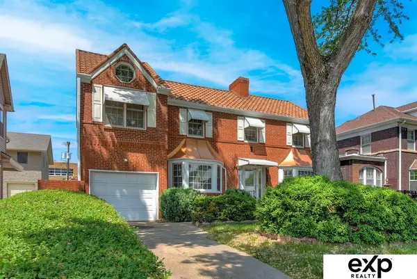 3862 California Street, Omaha, NE 68131
