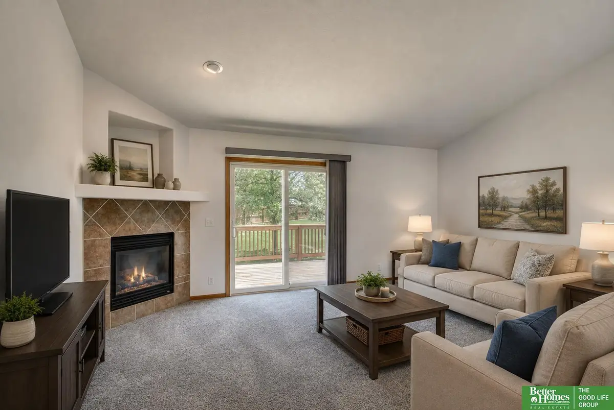 807 Edgewater Drive, Papillion, NE 68046 - #1