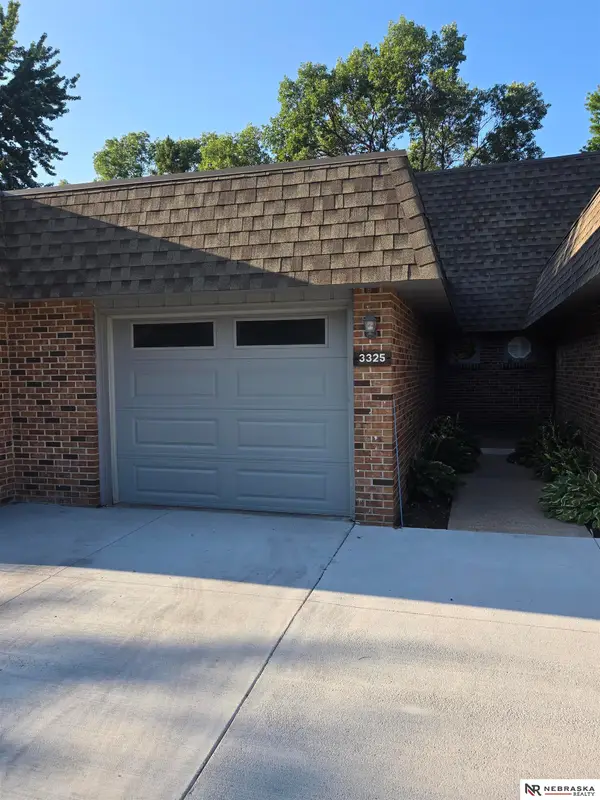 3325 Neerpark Drive, Lincoln, NE 68506