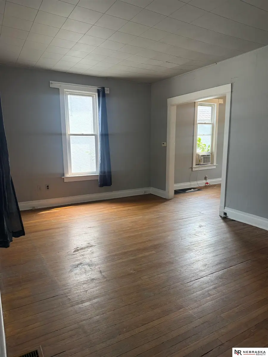 2409 B Street, Omaha, NE 68105 - #2