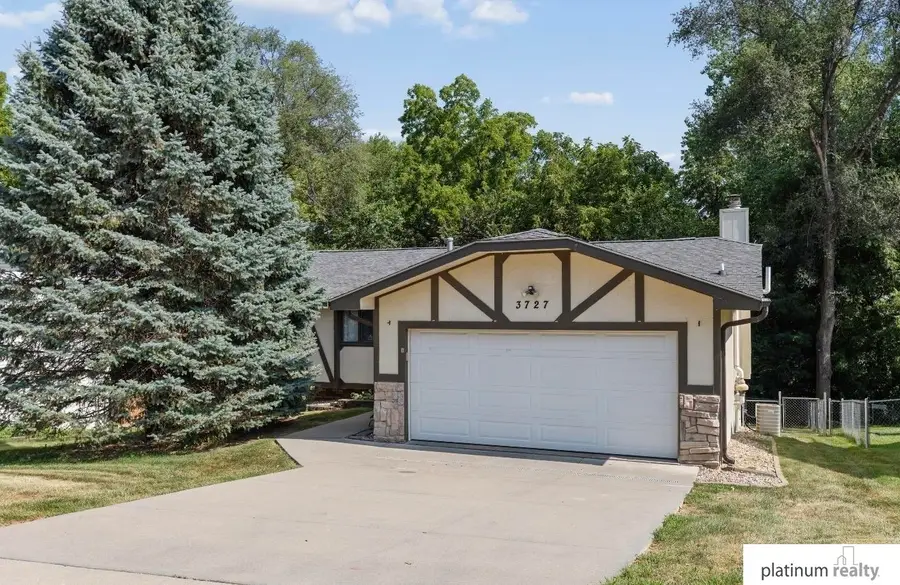 3727 Lawnwood Drive, Bellevue, NE 68123 - #2