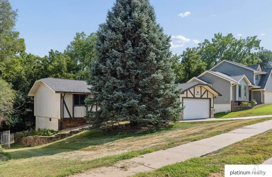 3727 Lawnwood Drive, Bellevue, NE 68123 - #3