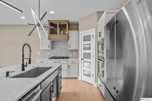 13555 S 49th Street, Papillion, NE 68133