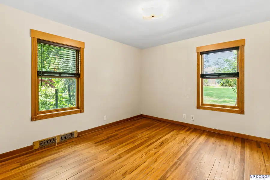 2126 S 38 Street, Omaha, NE 68105 - #3