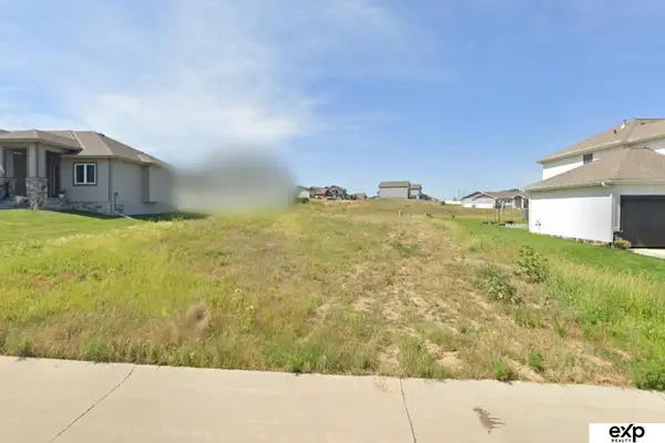 18306 Greenleaf Street, Omaha, NE 68136