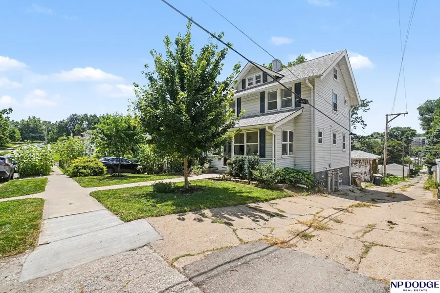 410 N 43 Street, Omaha, NE 68131 - #2
