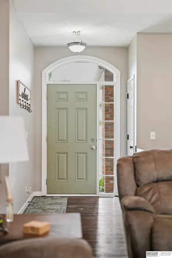 8233 Mackenzie Road, Lincoln, NE 68505