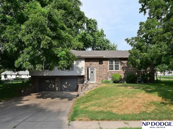 1042 S 217 Street, Elkhorn, NE 68022