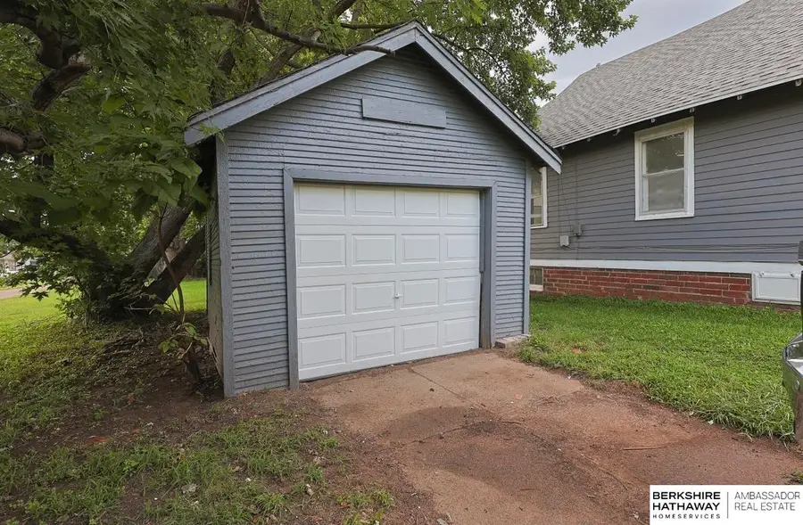 4072 Paxton Boulevard, Omaha, NE 68111 - #3