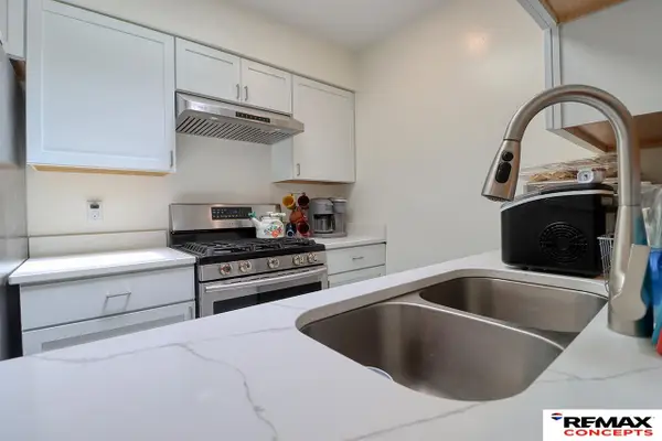 230 Parkside Lane, Lincoln, NE 68521