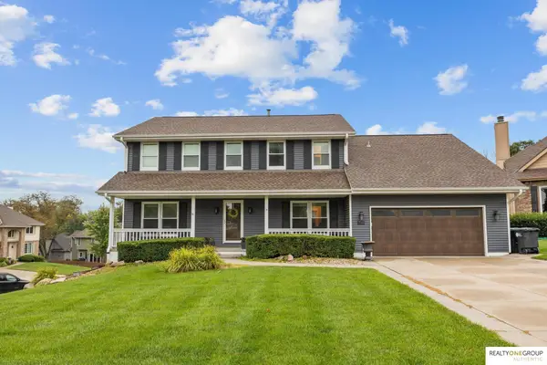 17305 Welch Circle, Omaha, NE 68135-1422