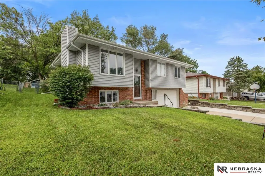5731 Queens Drive, Lincoln, NE 68516 - #2