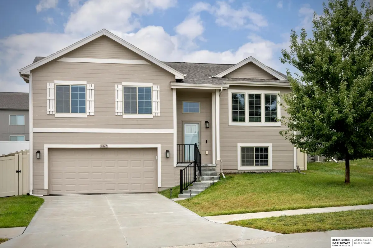7811 N 82nd Avenue, Omaha, NE 68122 - #1
