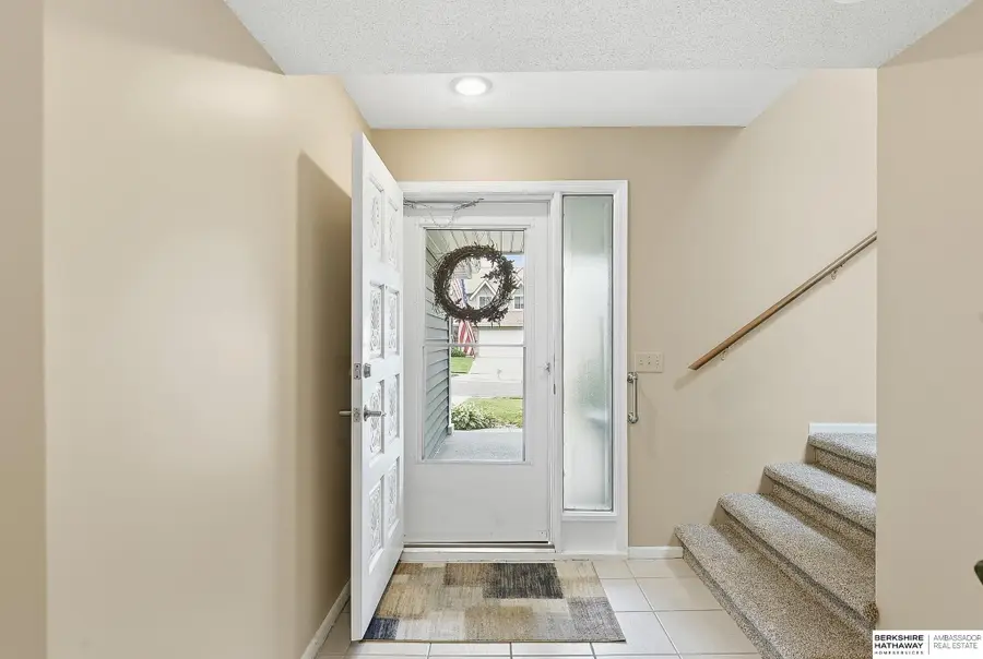 807 Redwood Lane, Papillion, NE 68046 - #3