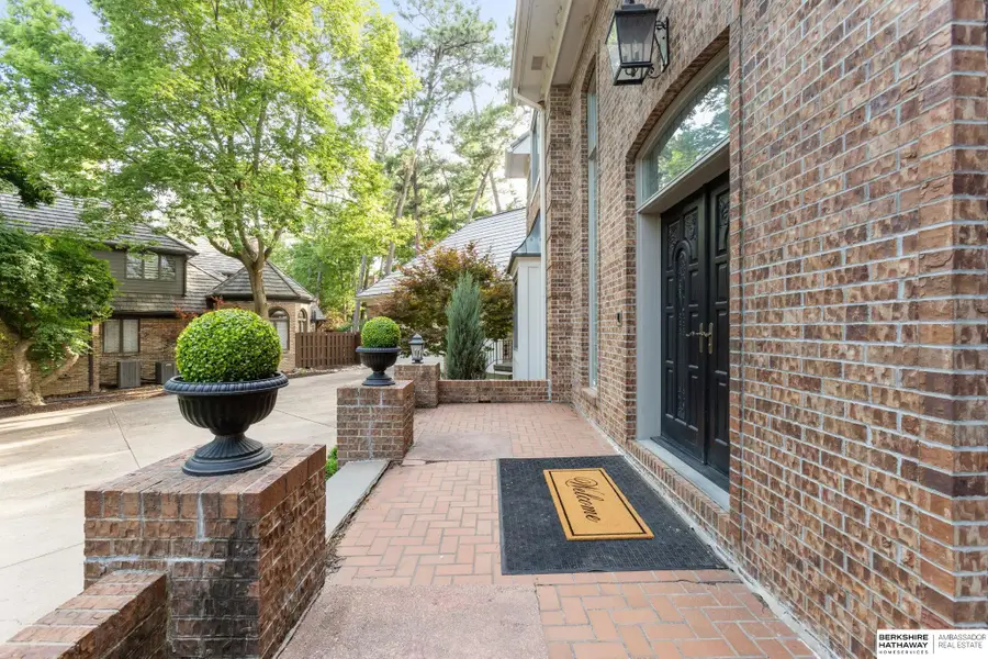 1110 S 112th Plaza, Omaha, NE 68144 - #2