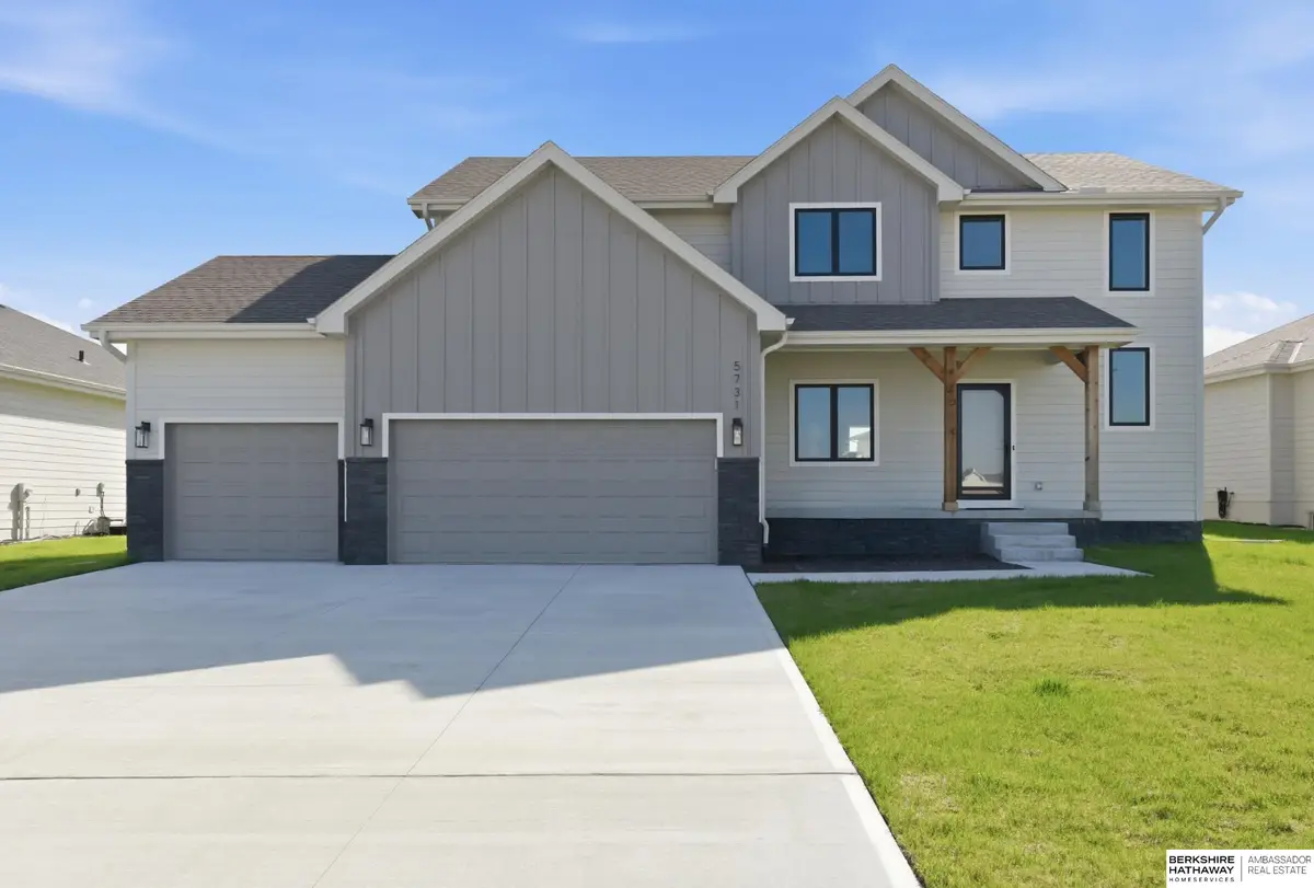 5731 Kestrel Parkway, Elkhorn, NE 68022 - #1