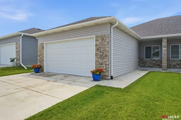5013 W Hillsboro Drive, Lincoln, NE 68528