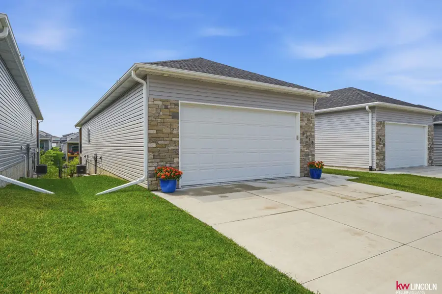 5013 W Hillsboro Drive, Lincoln, NE 68528 - #3