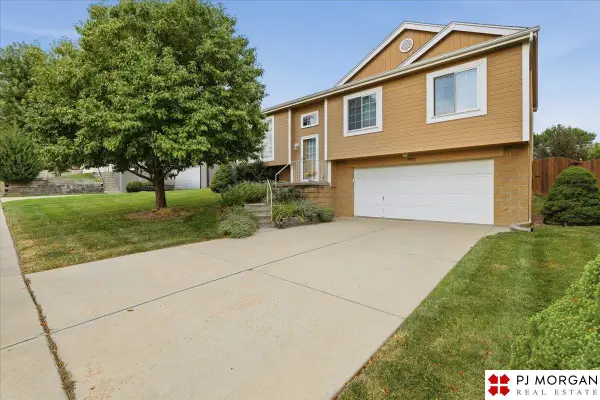 7972 Bartlett Street, Omaha, NE 68122