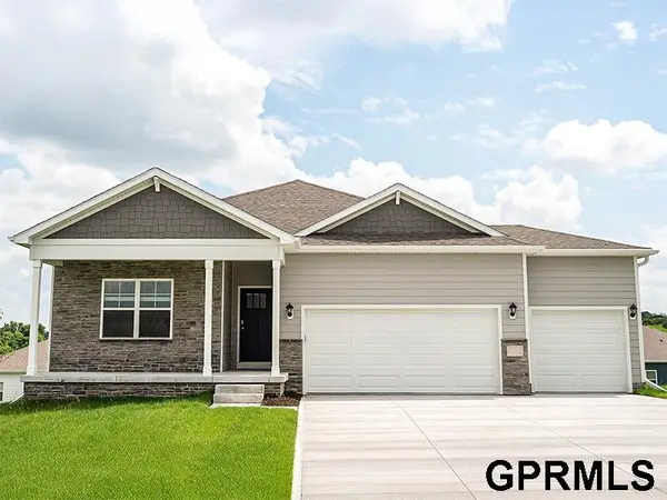 10615 Bearcreek Drive, Papillion, NE 68046