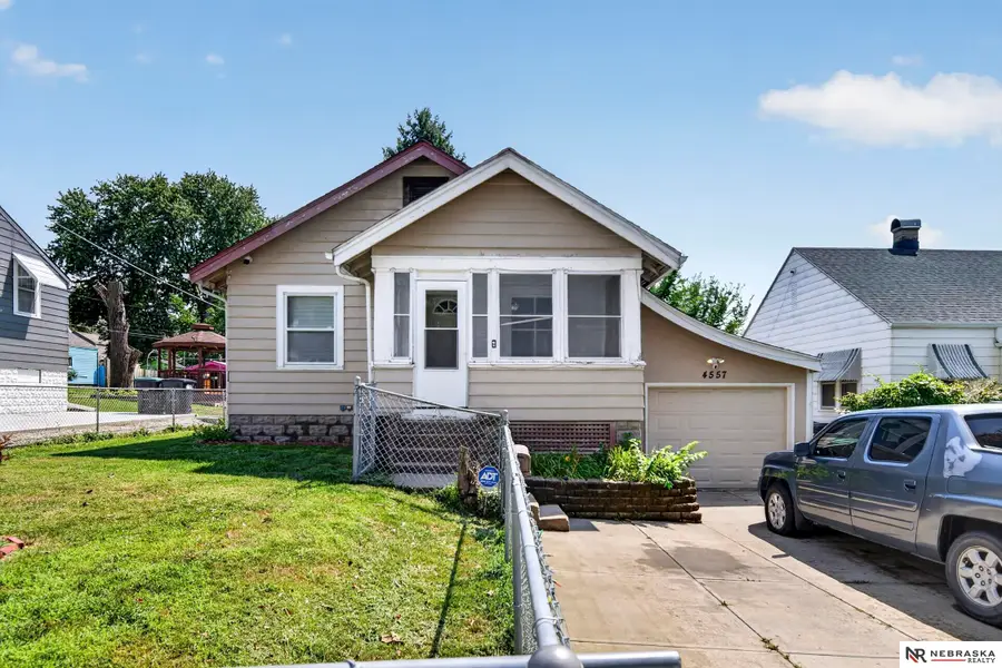 4557 Seward, Omaha, NE 68104 - #2