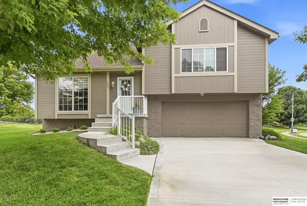1002 Timberline Drive, Papillion, NE 68046