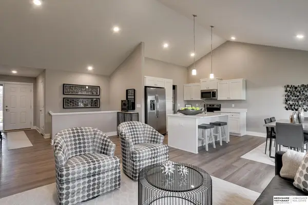 20052 Piney Creek Drive, Elkhorn, NE 68022