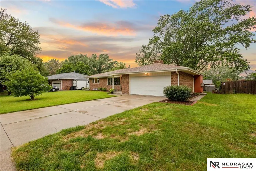 731 Driftwood Drive, Lincoln, NE 68510 - #3