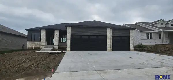9011 Castle Pine Drive, Lincoln, NE 68516