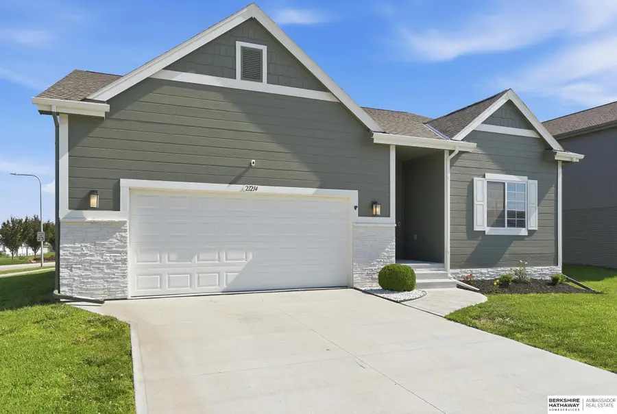 21214 Polk Street, Elkhorn, NE 68022 - #2