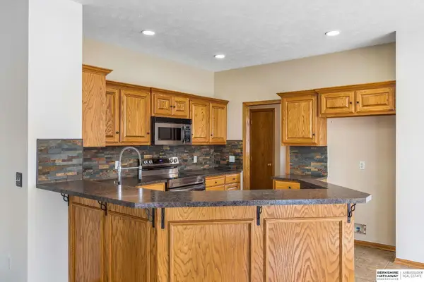 8112 S 166th Street, Omaha, NE 68133