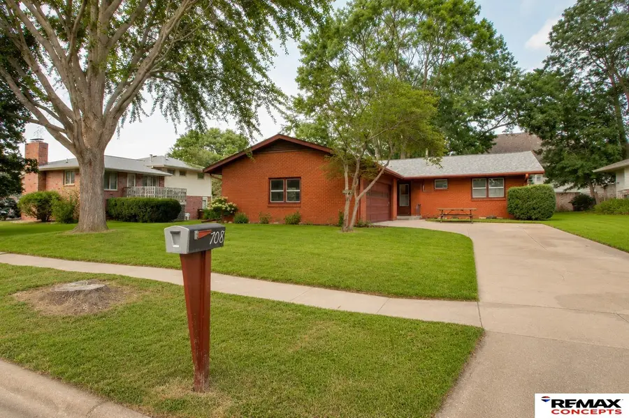 708 Driftwood Drive, Lincoln, NE 68510 - #2
