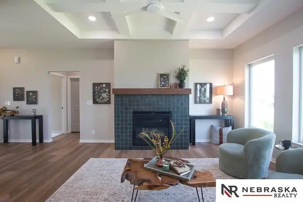9400 Dalton Drive, Lincoln, NE 68516