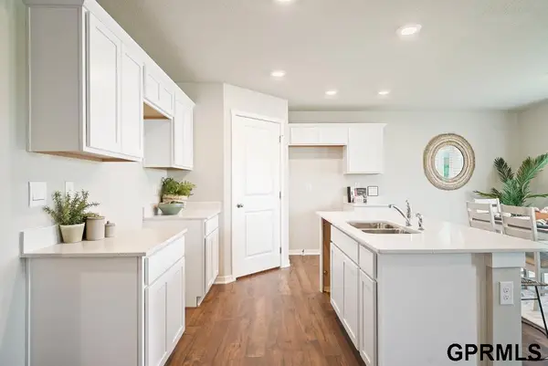 5525 N 186th Avenue, Elkhorn, NE 68022