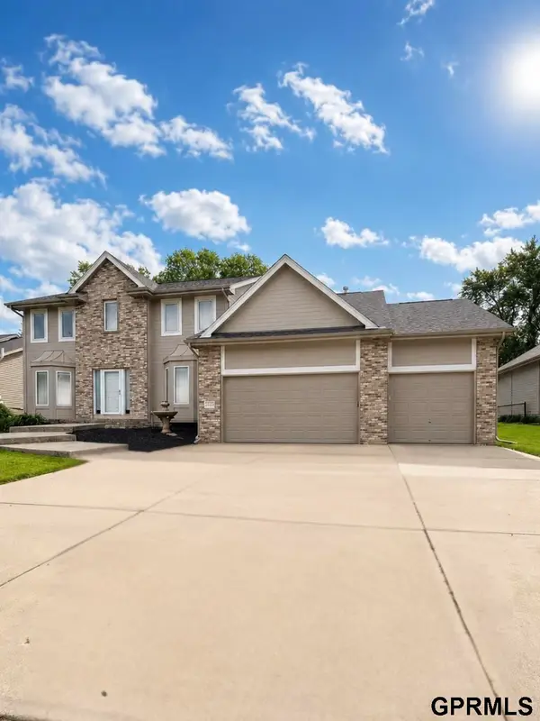 7417 S 93 Street, La Vista, NE 68128