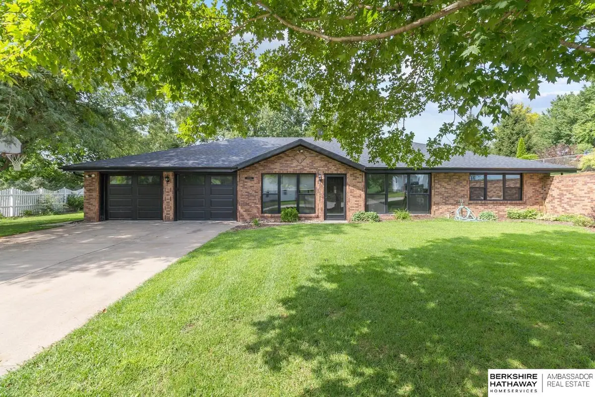 1004 E Eldora Avenue, Weeping Water, NE 68463 - #1