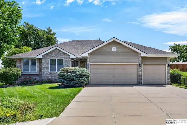 9102 S Glenview Drive, La Vista, NE 68128